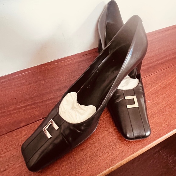 Banana Republic Shoes - Banana Republic Black Leather Heels